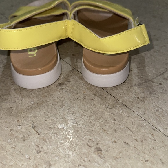 Ugg yellow Sandals - 5 - Picture 3 of 5
